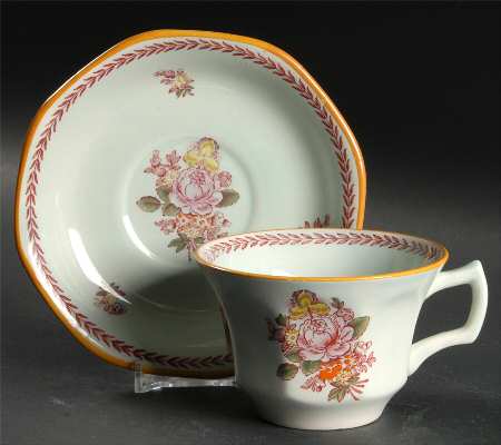 Chelsea Sprays Red (Laurel Leaf) Flat Cup & Saucer Set