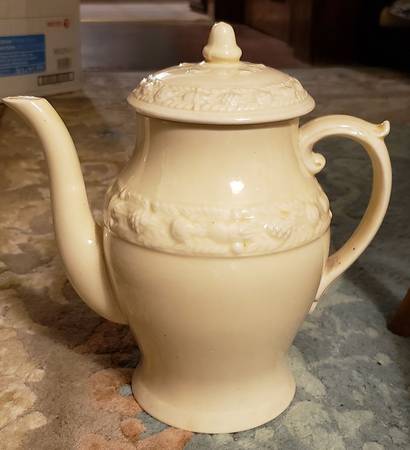 Della Robia Cream (Titian Ware) Coffee Pot & Lid