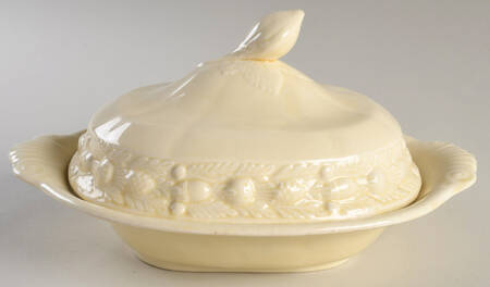 Della Robia Cream (Titian Ware) Oval Covered Vegetable