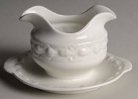 Della Robia White (Micratex) Gravy Boat with Attached Underplate