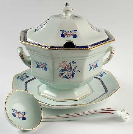 Georgian Tureen & Lid w/Ladle & Underplate