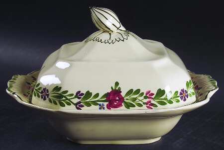 Lakewood (Scalloped) Square Covered Vegetable