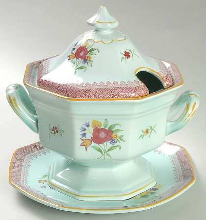 Lowestoft (Newer Backstamp) Sauce Boat & Lid with Underplate