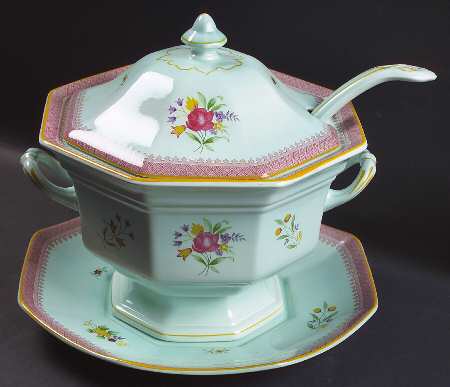 Lowestoft (Newer Backstamp) Tureen & Lid w/Ladle & Underplate