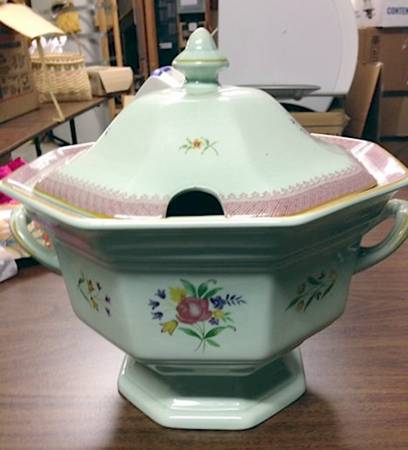 Lowestoft (Newer Backstamp) Tureen &  Lid