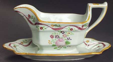 Ribbon Gravy Boat with Attached Underplate