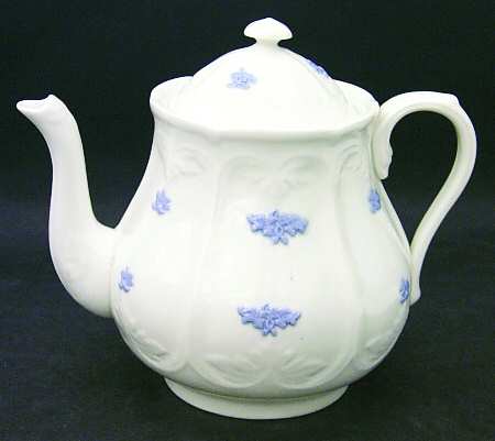 Chelsea (Smooth, Embossed) Teapot & Lid