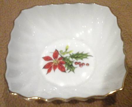 Poinsettia Nut Dish