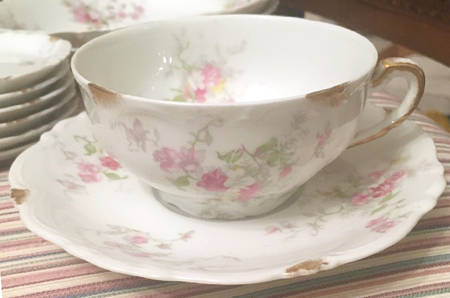 AHR149 Footed Cup & Saucer Set