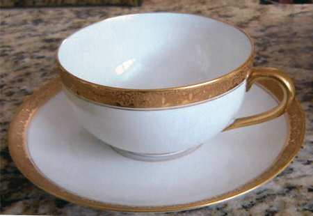 AHR198 Footed Cup & Saucer Set