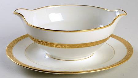 AHR200 Gravy Boat with Attached Underplate