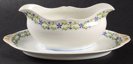AHR227 Gravy Boat with Attached Underplate