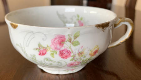 AHR228 Footed Cup