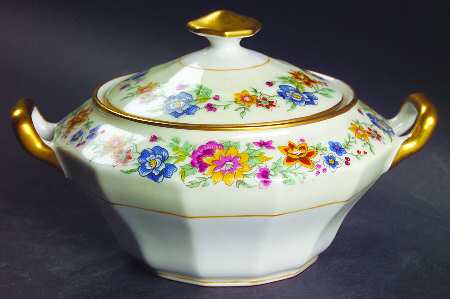 AHR26 Sugar Bowl & Lid by Charles Ahrenfeldt