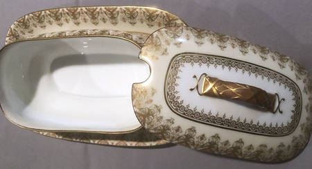 AHR92 Gravy Boat w/Attached Underplate & Lid
