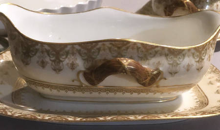 AHR92 Gravy Boat with Attached Underplate
