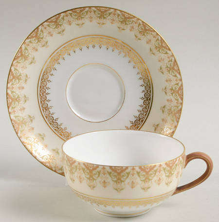 AHR92 Footed Cup & Saucer Set