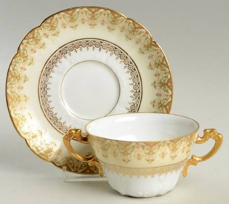 AHR92 Flat Bouillon Cup & Saucer