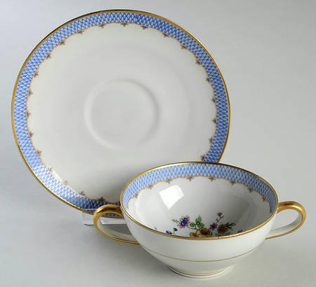 AHR93 Flat Bouillon Cup & Saucer