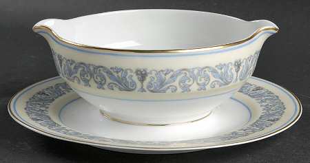 Arlesienne Gravy Boat with Attached Underplate