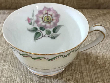 AIC11 Footed Cup