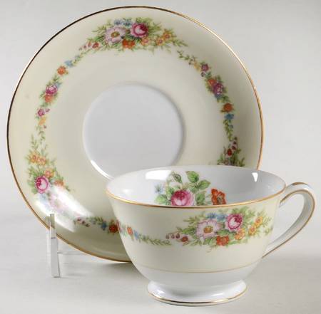 AIC7 Footed Cup & Saucer Set