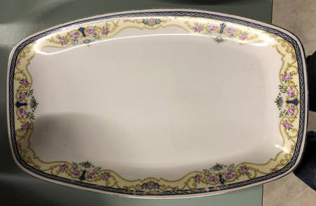 AIH6 (CZECH) 11" Oval Serving Platter