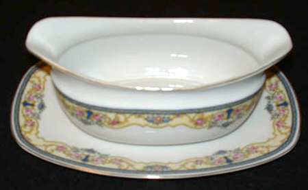 AIH6 (CZECH) Gravy Boat with Attached Underplate