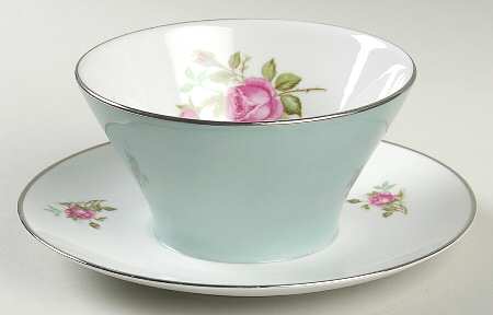 Moosrose (Platinum Trim) Gravy Boat with Attached Underplate