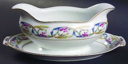 Acanthus Gravy Boat with Attached Underplate