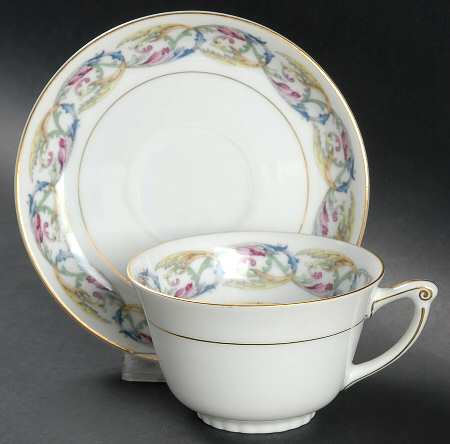 Acanthus Flat Cup & Saucer Set