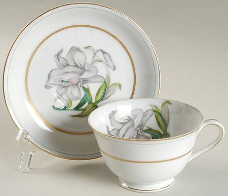 Donna Lily Footed Cup & Saucer Set