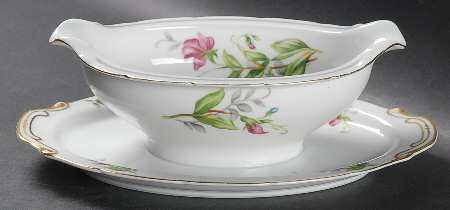 Gardena Gravy Boat with Attached Underplate