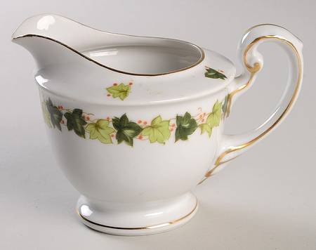 May Fair (Ivy Around Center) Creamer