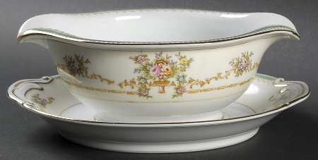 Minuet Gravy Boat with Attached Underplate