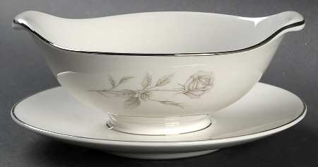 Promise Round Gravy Boat/Attached Underplate