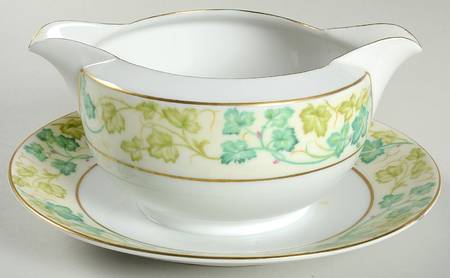 Vineland Gravy Boat with Attached Underplate