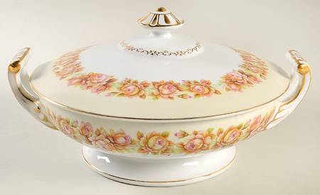 Woodrose Round Covered Vegetable