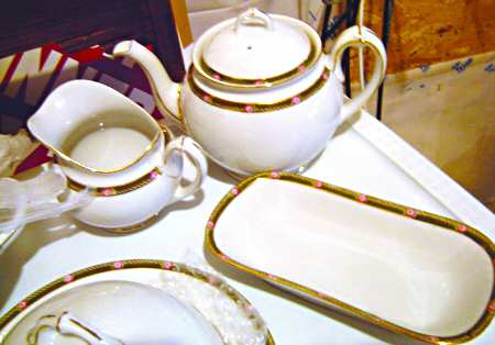 ALT104 Teapot & Lid