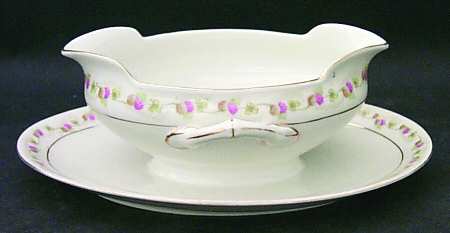 6826 Gravy Boat with Attached Underplate