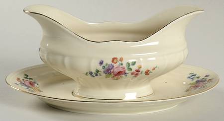 ALT32 Gravy Boat with Attached Underplate