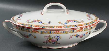 1978 Oval Covered Vegetable