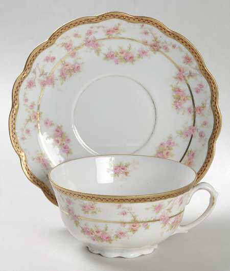 ALT62 Footed Cup & Saucer Set