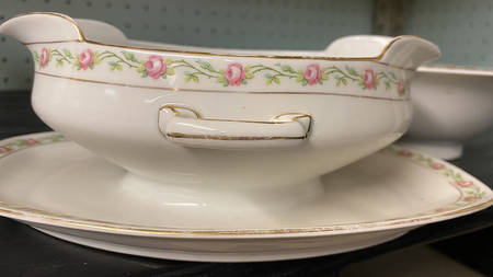 ALT8 Gravy Boat with Attached Underplate