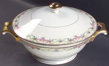 Arabesque Round Covered Vegetable