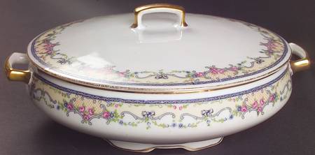Arabesque Round Covered Vegetable