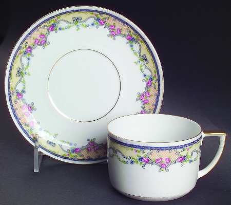 Arabesque Flat Cup & Saucer Set