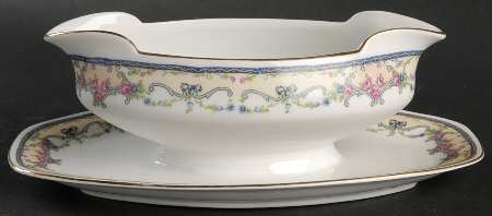 Arabesque Gravy Boat with Attached Underplate