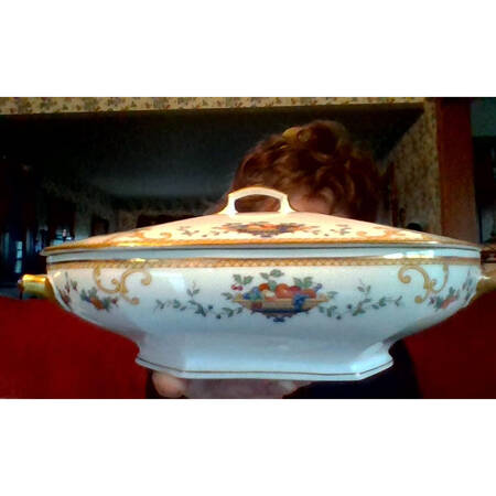 Belle Helene Oval Covered Vegetable