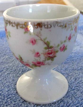 Bridal Rose (Scalloped, Gold Edge) Single Egg Cup